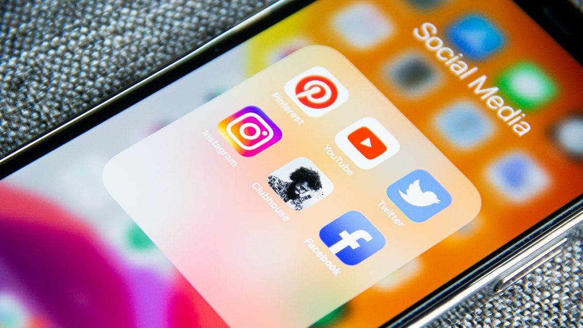 Ikon aplikasi media sosial di layar smartphone