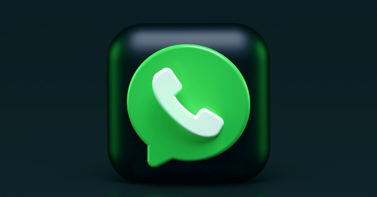 Ikon WhatsApp hijau tiga dimensi dengan latar gelap